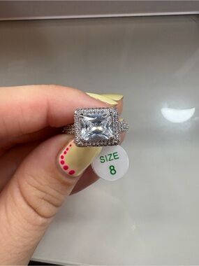 Bomb party size 8 ring.